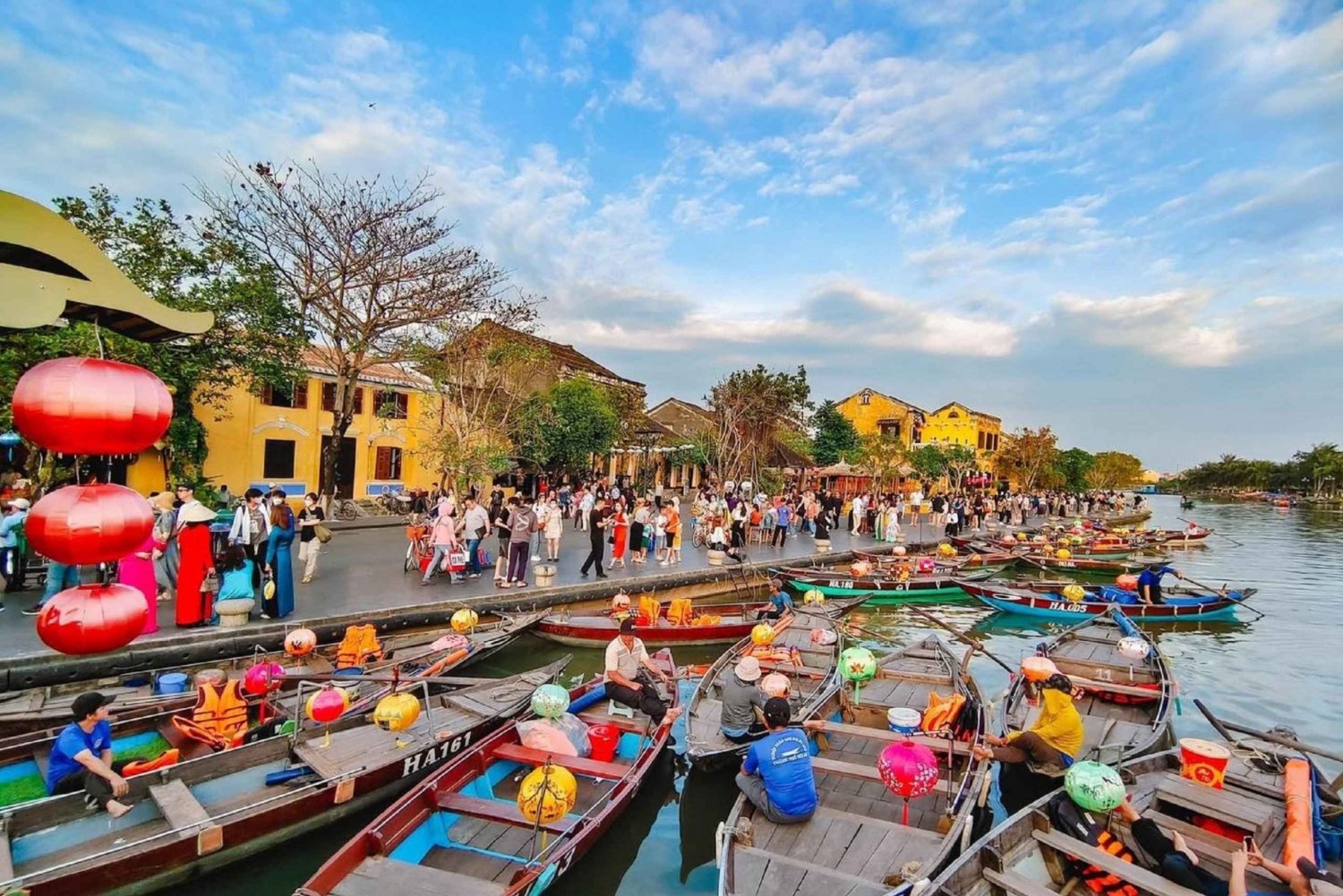 Port de Chan May à la ville ancienne de Hoi An en voiture privée