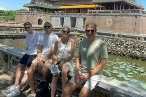 Chan May Port till Hue Citadel och SightSeeing Stop