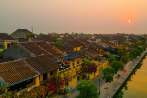 Jungle de cocotiers & bateau-panier & ville de Hoi An & lâcher de lanternes