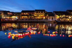 Jungle de cocotiers & bateau-panier & ville de Hoi An & lâcher de lanternes