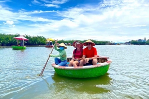 Jungle de cocotiers & bateau-panier & ville de Hoi An & lâcher de lanternes