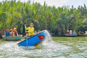 Jungle de cocotiers & bateau-panier & ville de Hoi An & lâcher de lanternes