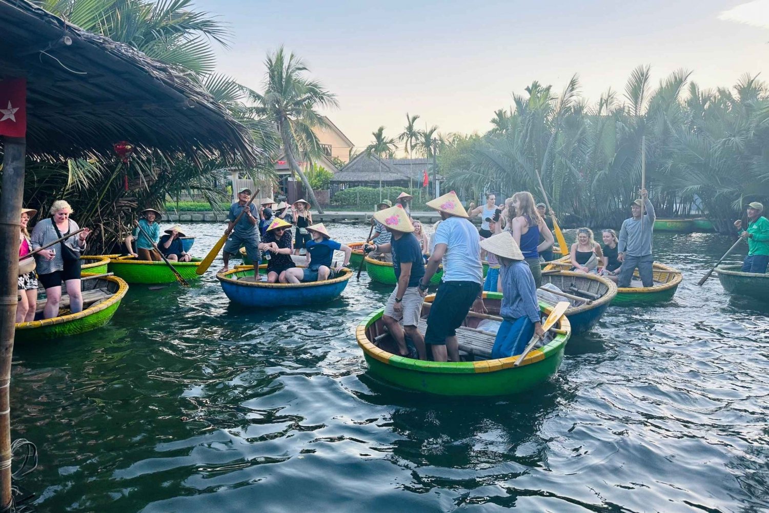 Cours de cuisine - Tour en bateau - Randonnée à dos de buffle et massage aux herbes