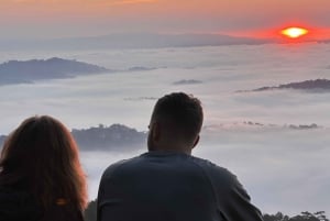 Dalat: Bergsvandring i soluppgången ovanför dimmiga dalen & frukost