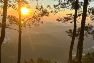 Dalat: Sonnenaufgangs-Bergwanderung über dem Nebeltal & Frühstück