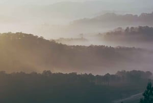 Dalat: Bergsvandring i soluppgången ovanför dimmiga dalen & frukost