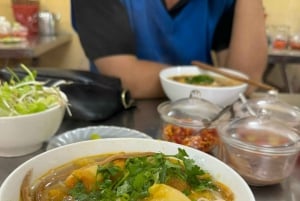Da Nang City Street Food Private Tour With Local Students