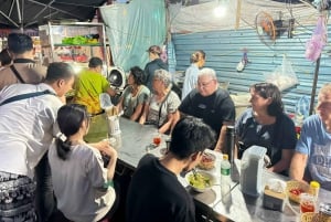 Da Nang City Street Food Private Tour With Local Students