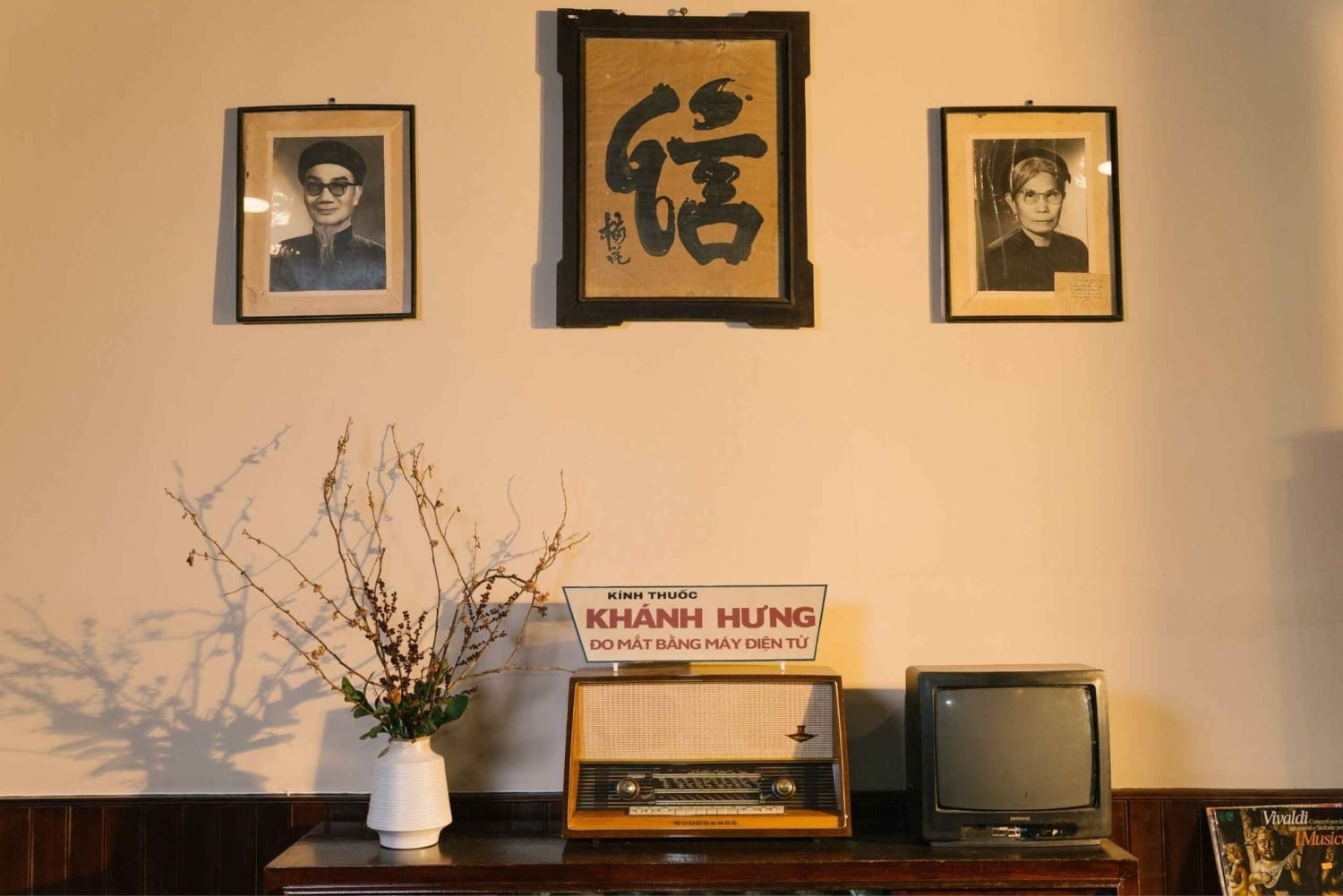 Da Nang: Skräddarsydda receptglasögon i Colonial Optic