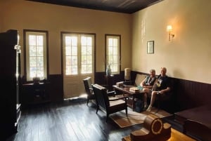 Da Nang: Skräddarsydda receptglasögon i Colonial Optic