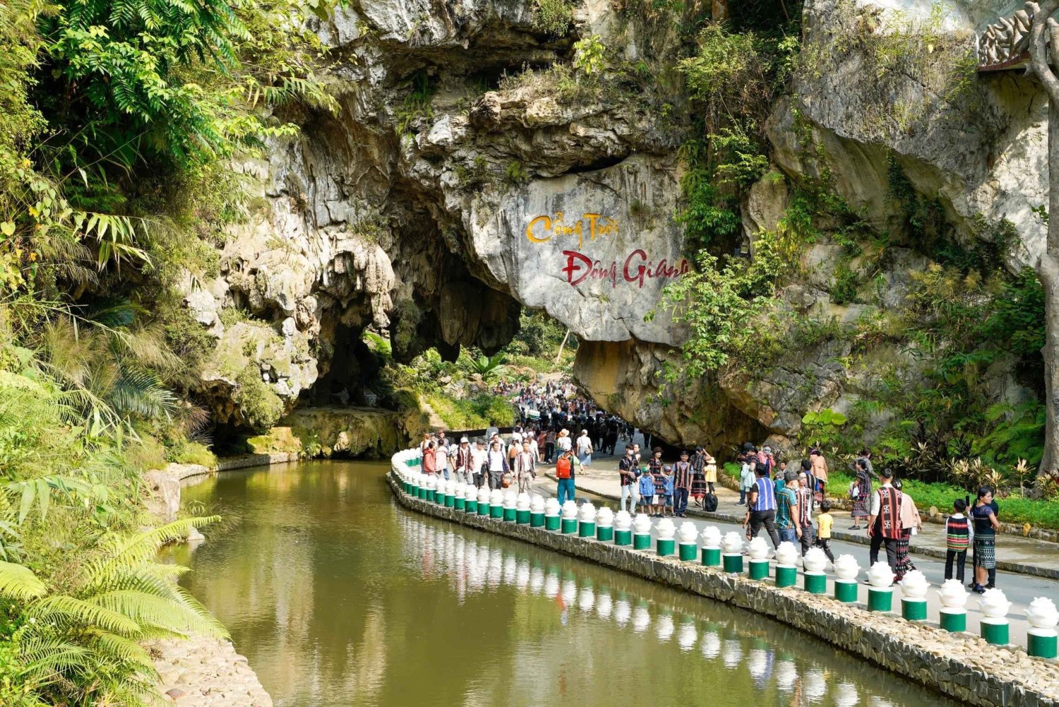 Da Nang : excursion d'une journée à Dong Giang Heaven Gate avec déjeuner