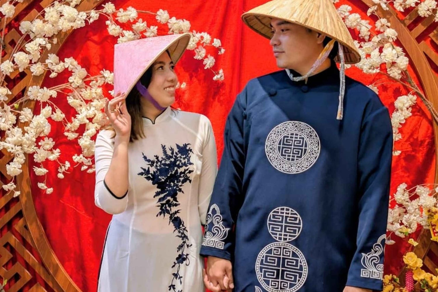 Elegantie in Da Nang: Ao Dai-fotoshoot en geheim koffiemoment