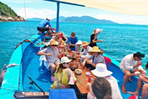 Da Nang: Fishing and Diving Sea Coral Cruise with Lunch
