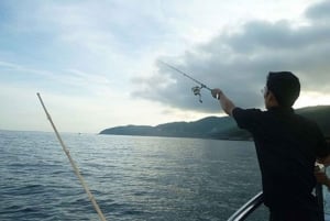Da Nang: Fishing and Diving Sea Coral Cruise with Lunch