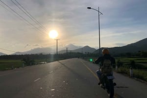 Da Nang: Hai Van Pass privétour met rondleiding op de motor