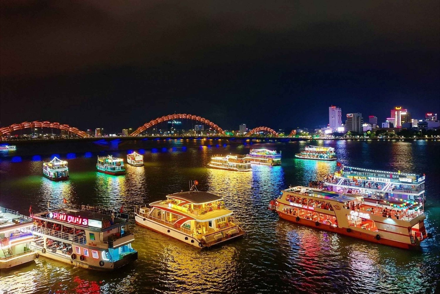 Da Nang: Han River Cruise by Night with Dance Performance