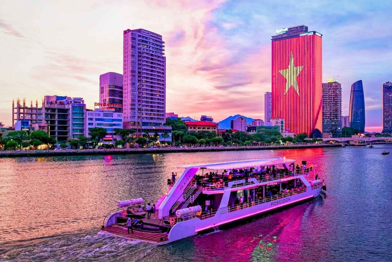 Da Nang: Han River Dinner Cruise with Tiên Sa Show