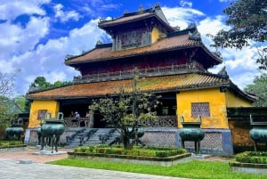 DaNang/Hoi An: Hue Citadel via Hai Van Pass Small Group Tour