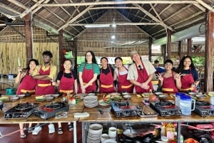 Da Nang/Hoi An: Market Tour, Basket Boat Ride, Cooking Class