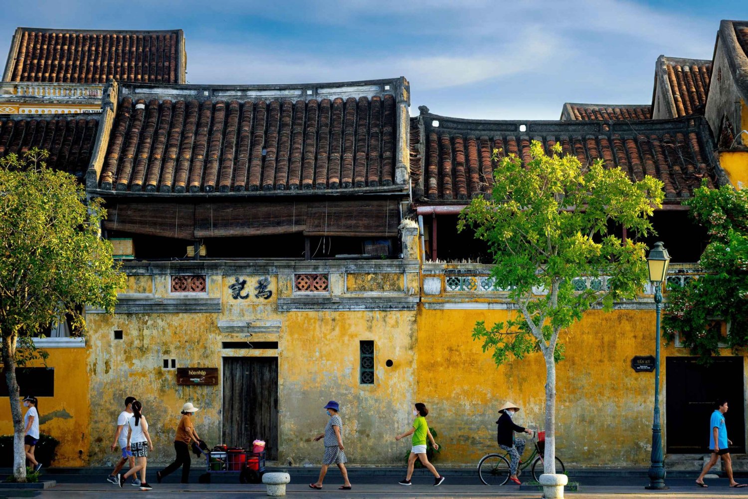 DA NANG: HOI AN-TUR - KOKOSNØDDEJUNGLE - FRIGIVELSE AF BLOMSTERLANTERNE