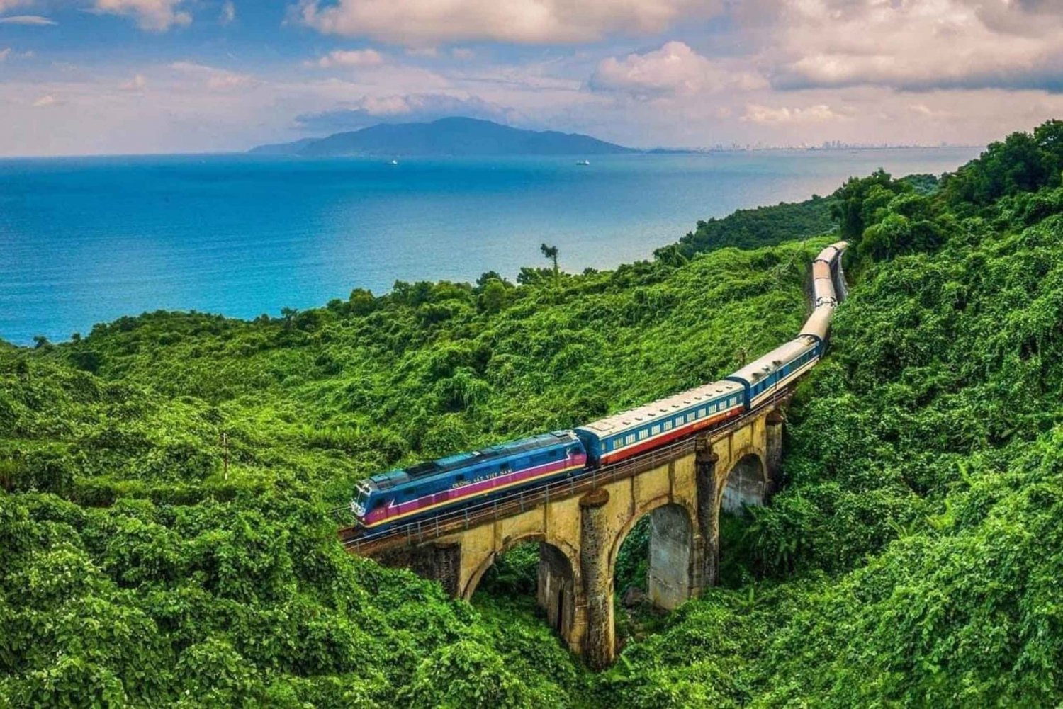 Da Nang: Excursión a Hue Imperial en tren panorámico por el Paso de Hai Van