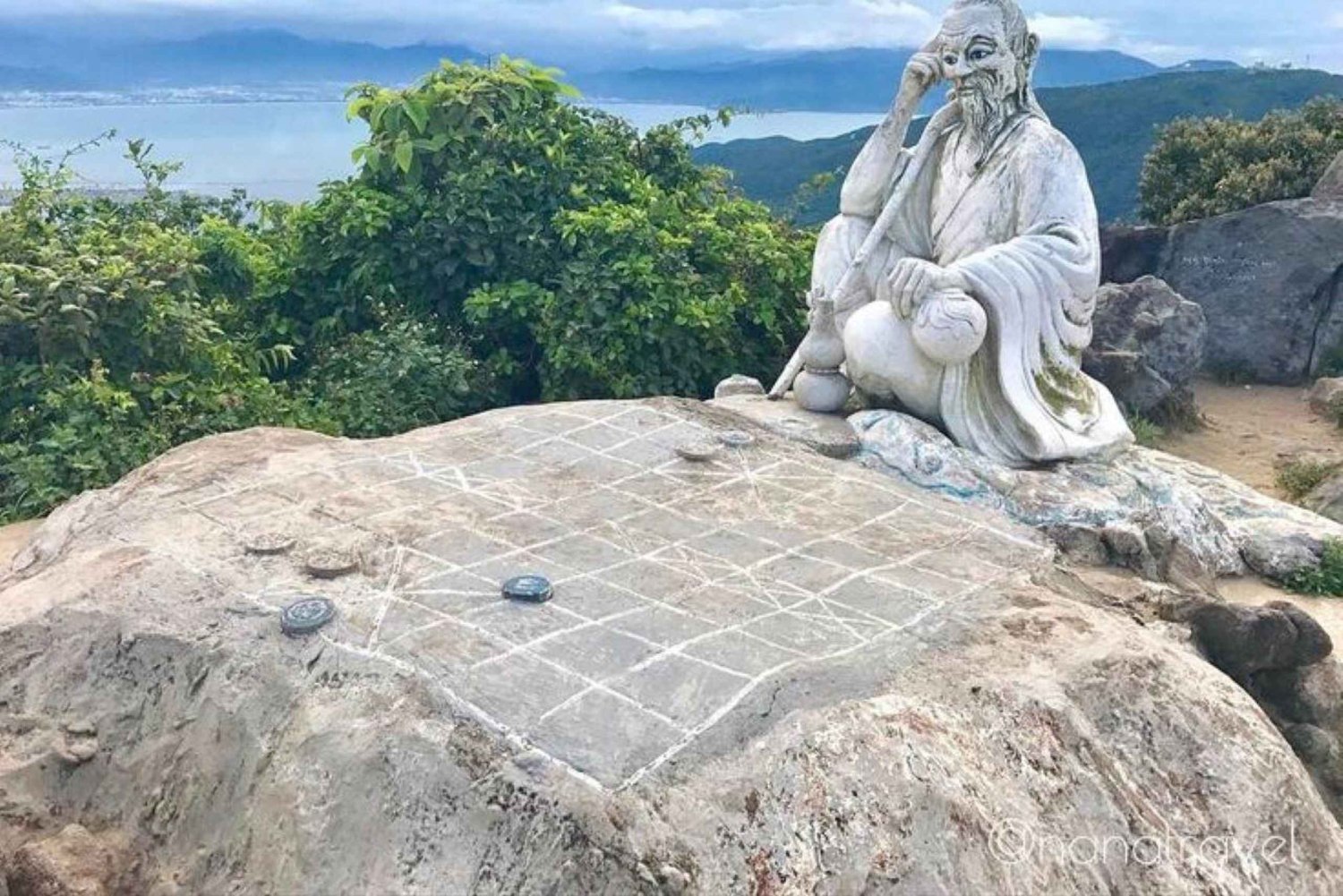 Da Nang : Dame Bouddha, les montagnes de Marbre et la grotte d'Am Phu au coucher du soleil