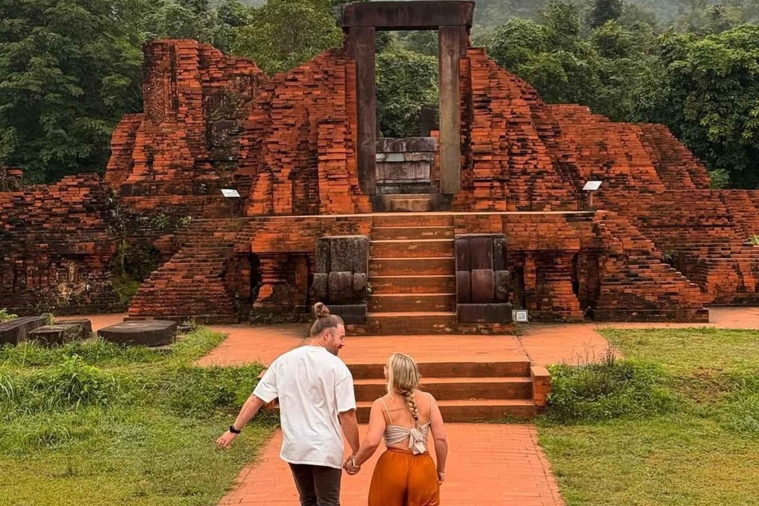 Da Nang: My Son Sanctuary Tour with Mi Quang & Coffee