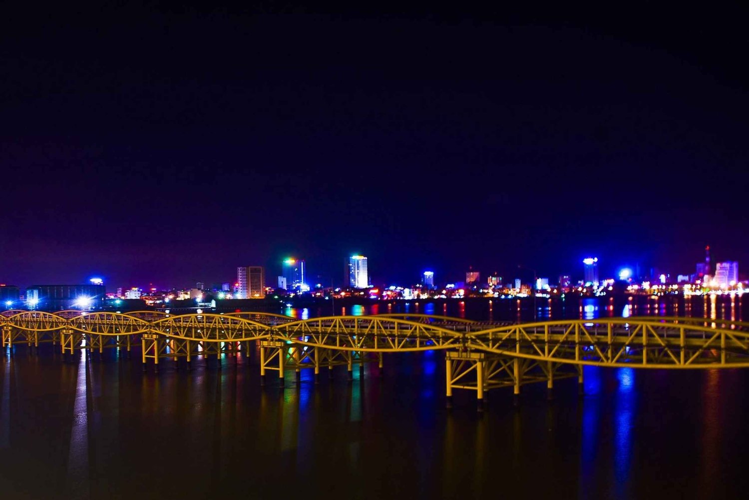 Da Nang: Night Tour by Electric Motorbike with Guide