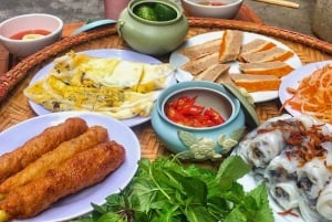 Da Nang: tour gastronomico privato e spettacolo Charming Da Nang
