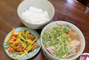 Da Nang: tour privado de comida callejera y espectáculo Charming Da Nang