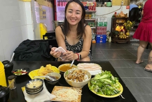 Da Nang: tour privado de comida callejera y espectáculo Charming Da Nang