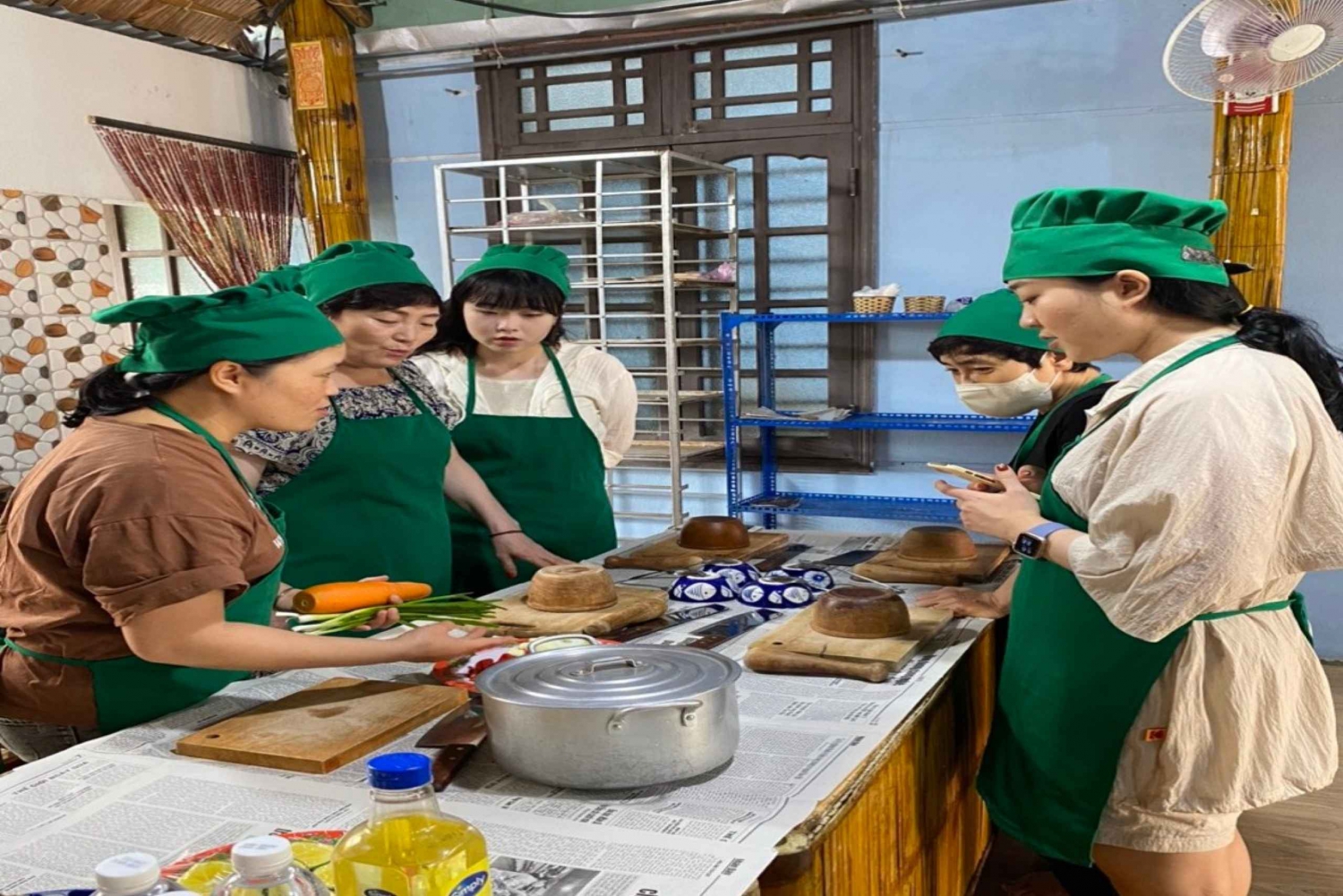 Da Nang: Traditional Cooking Class and Pho with Local Girl