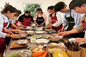 Da Nang: Traditional Cooking Class and Pho with Local Girl