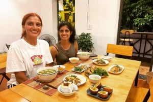 Da Nang: Tradycyjna lekcja gotowania i Pho z lokalną dziewczyną