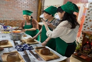 Da Nang: Traditional Cooking Class and Pho with Local Girl