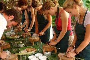 Da Nang : Cours de cuisine traditionnelle avec repas dans une famille locale