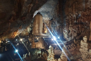 Fra Phong Nha by: Paradisgrotten og zipline ved Dark Cave