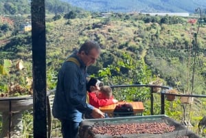 Oplev, hvordan man laver kaffe fra en bæredygtig gård i Dalat.