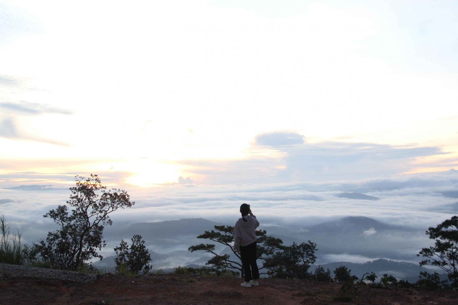 Dalat: Hiking the Mountain to observe the cloud and sunrise