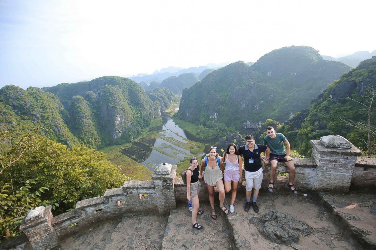 Excursión de un día: Hoa Lu, Trang An, Cueva de Mua con traslado y almuerzo