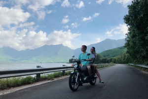 DAGSUTFLYKT MED MOTORCYKEL I HAI VAN PASS