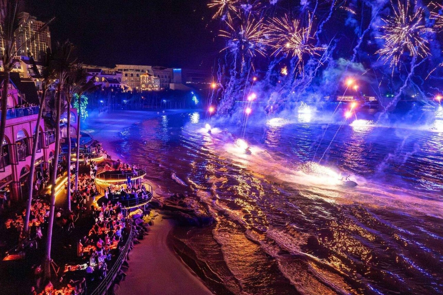 Cena con fuegos artificiales, sinfonía y espectáculo Kiss of the Sea.