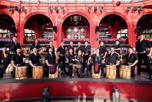 Cena con fuegos artificiales, sinfonía y espectáculo Kiss of the Sea.