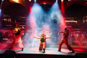 Cena con fuegos artificiales, sinfonía y espectáculo Kiss of the Sea.