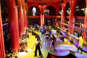 Cena con fuegos artificiales, sinfonía y espectáculo Kiss of the Sea.