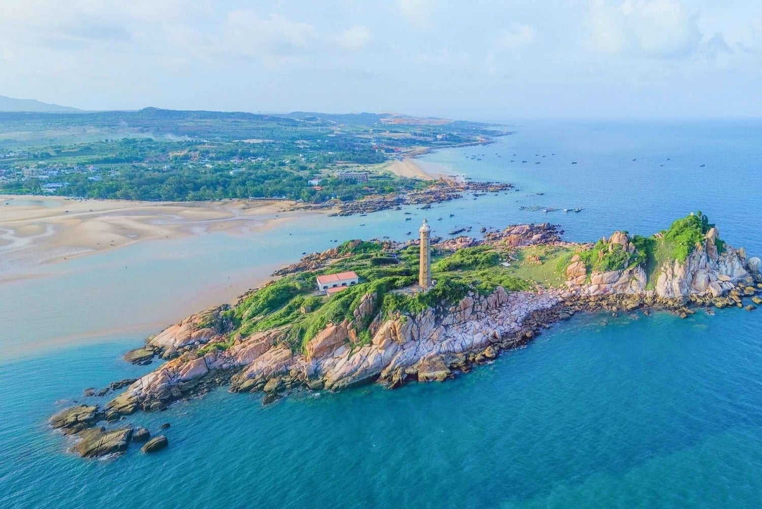 Odkryj latarnię morską Ke Ga i kolejkę linową na szczyt Ta Cu