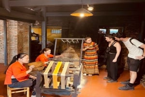 Odkryj tradycyjny proces produkcji jedwabiu w Hoi An Silk Village