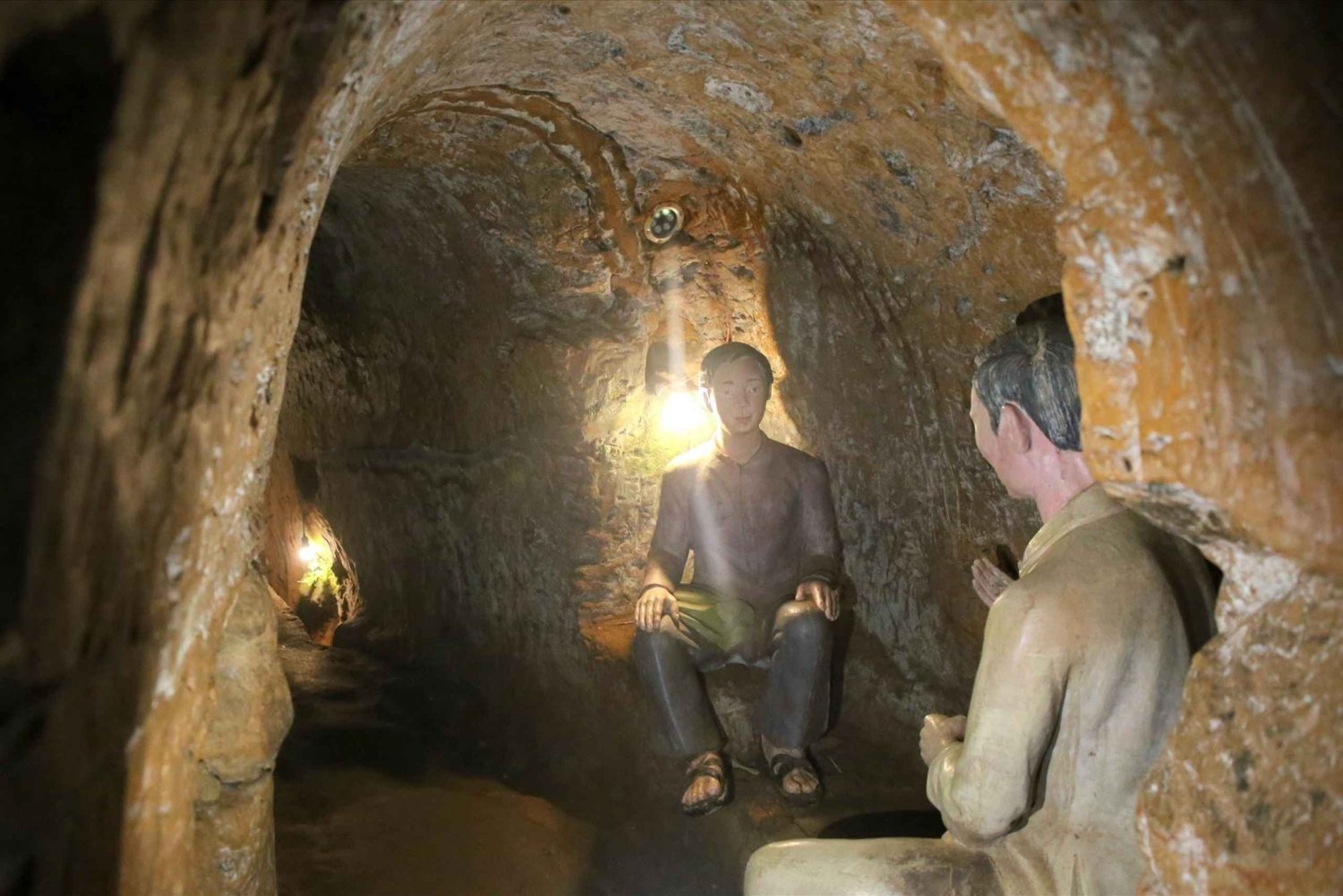 DMZ: Tour Hue - Vinh Mọc Tunnels full day