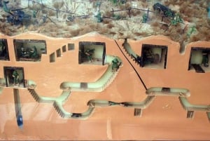 DMZ: Tour de Hue - Túneles de Vinh Moc, día completo