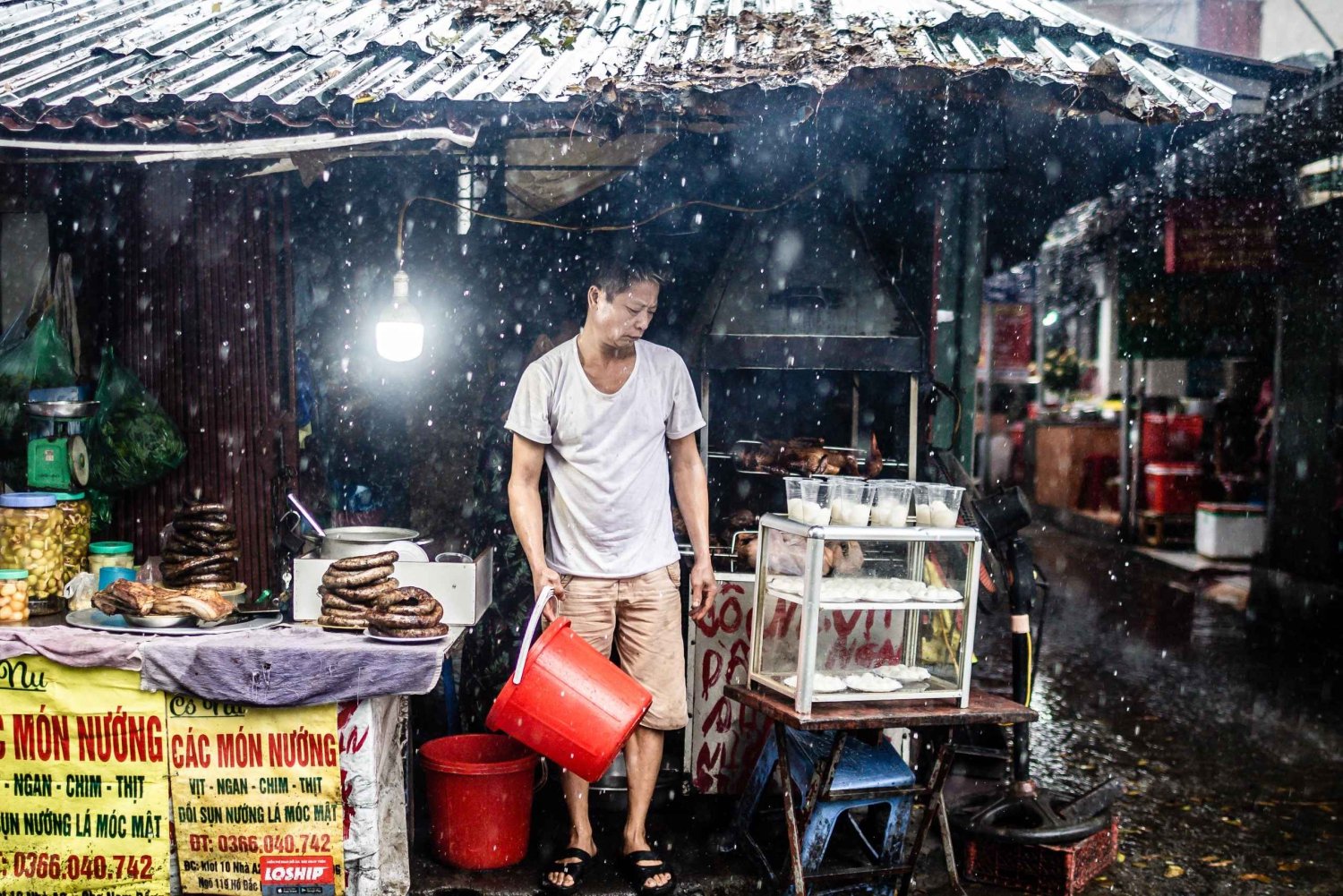 Enjoy Hanoi with a Street Photographer